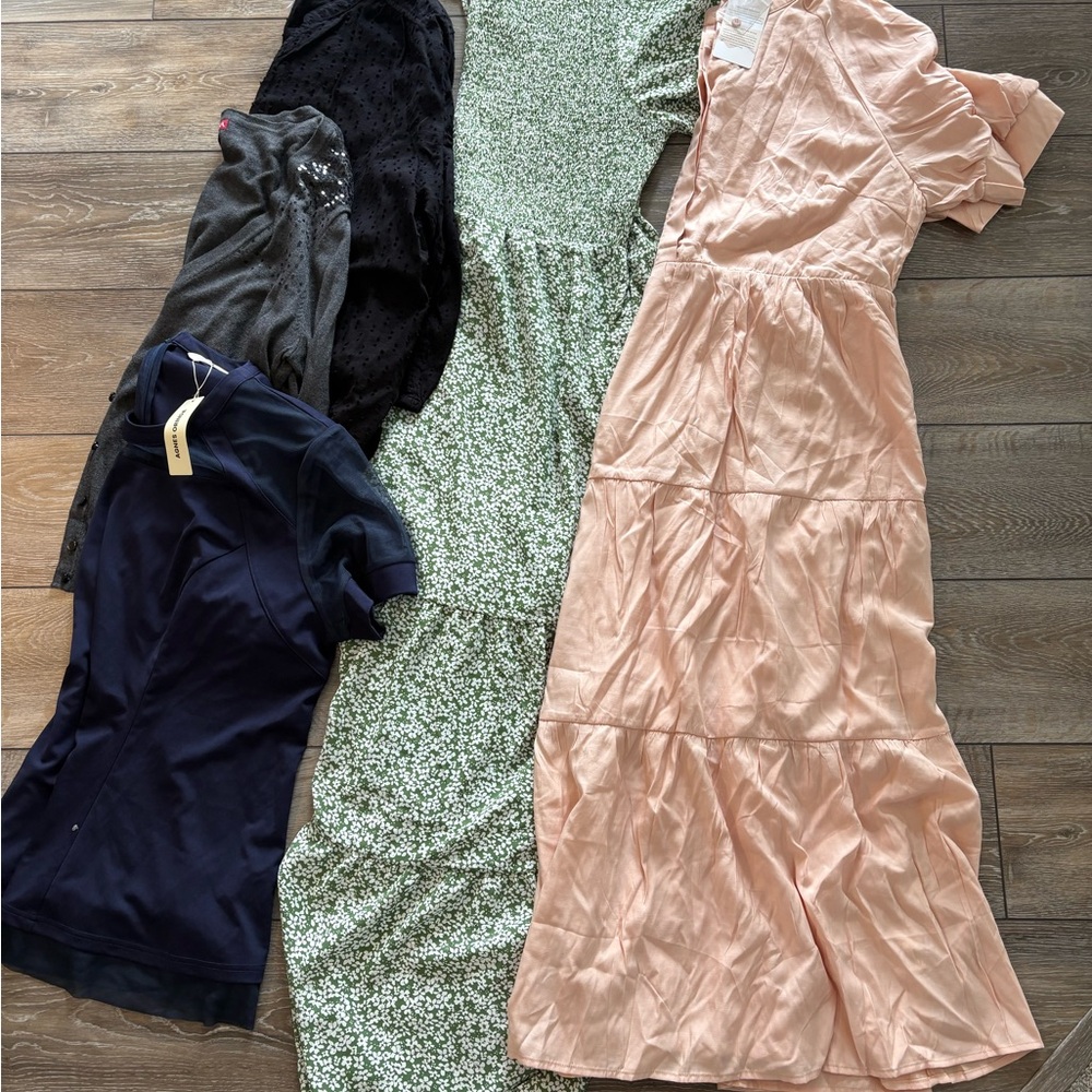 Lot of Women's 2x Dresses and Tops